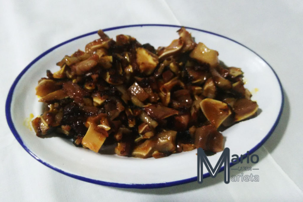 platos-tapas-marioymarieta-oreja-picantona